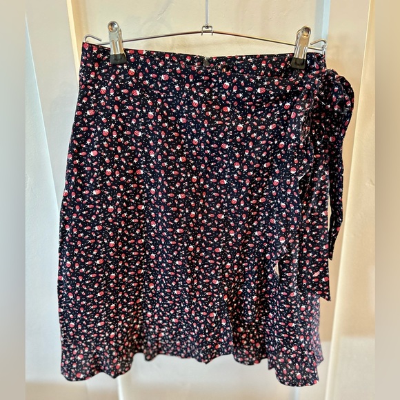 🌶️ *NWOT* LOFT Ladybug Ruffle Wrap Skirt. Size 2 - Picture 2 of 4